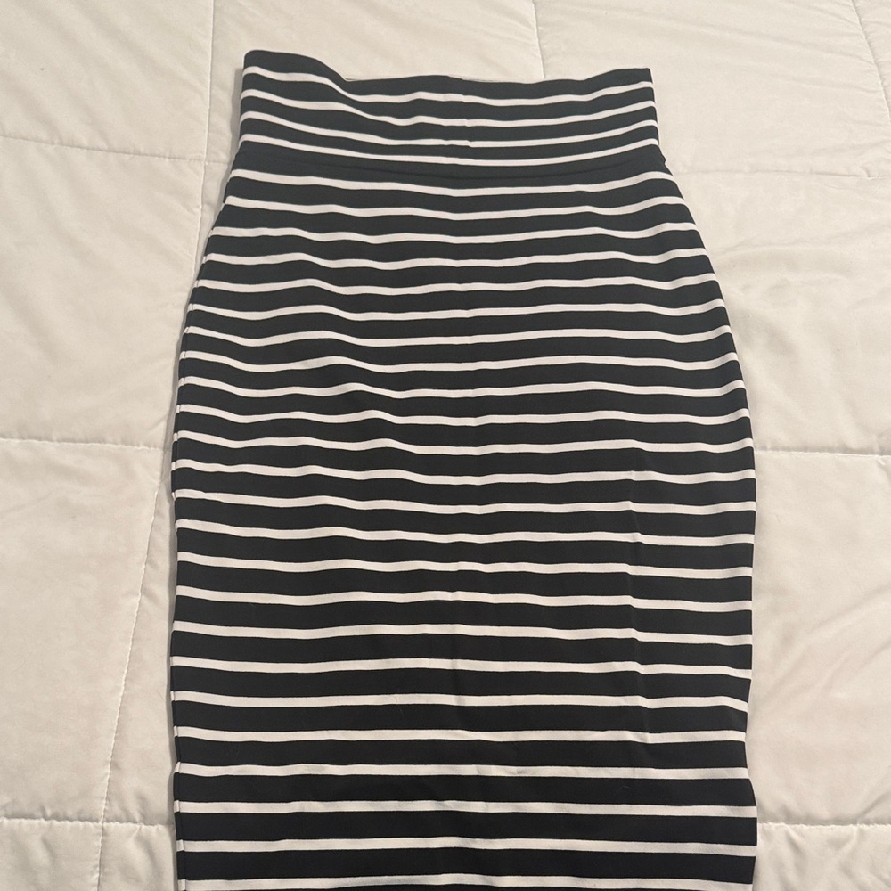 Bebe midi skirt bundle. Black and white striped and a solid white Skirt Set - Picture 4 of 6